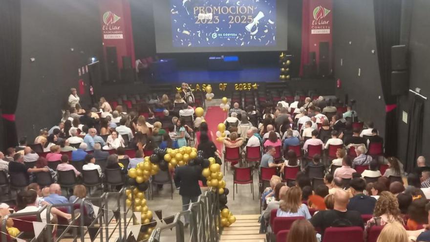 Corvera luce con orgullo a sus bachilleres recién graduados