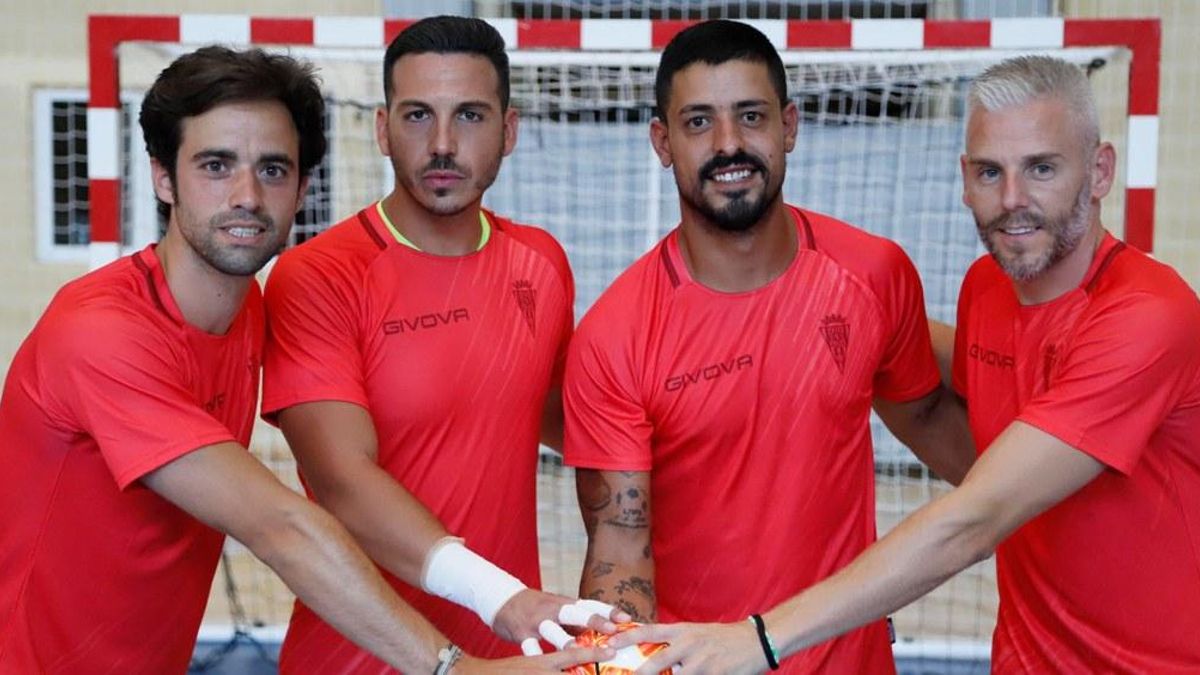 Del Moral, Cristian Ramos, Jesús Rodríguez y Miguelín, los capitanes del Córdoba Futsal, en el Palacio de Deportes Vista Alegre.