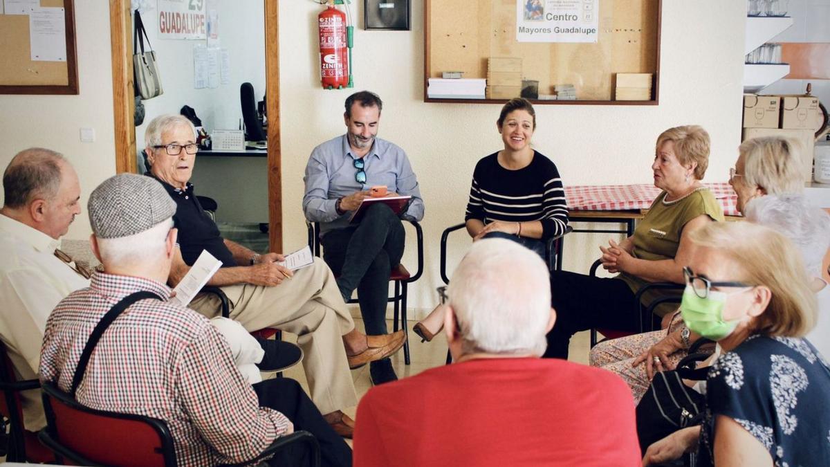 Visita de la concejal al Centro de Mayores de Guadalupe, la semana pasada.  | AYTO.MURCIA