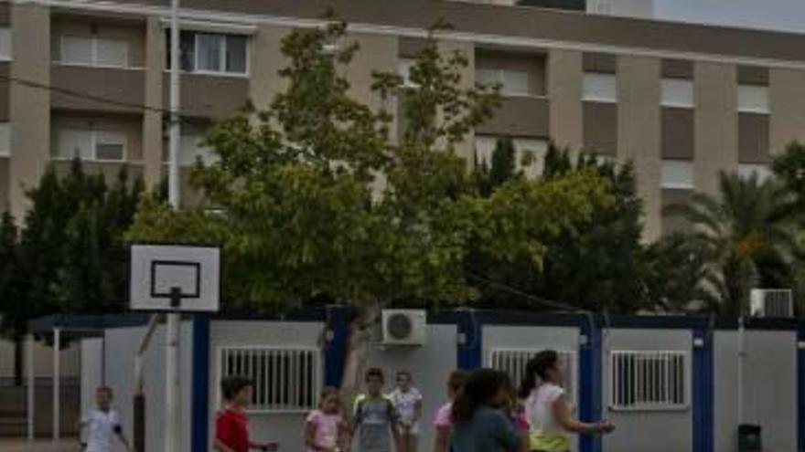 El Consell reduce el servicio de psicopedagogía en el colegio de  Las Bayas