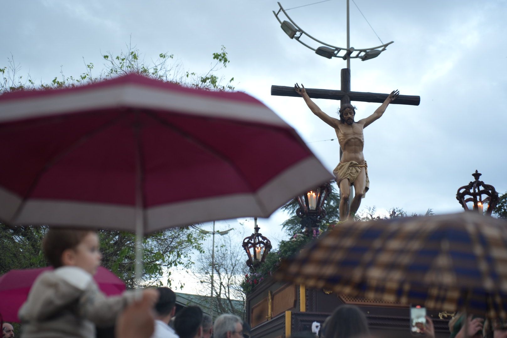 La salida del Cristo de las Lágrimas, en imágenes