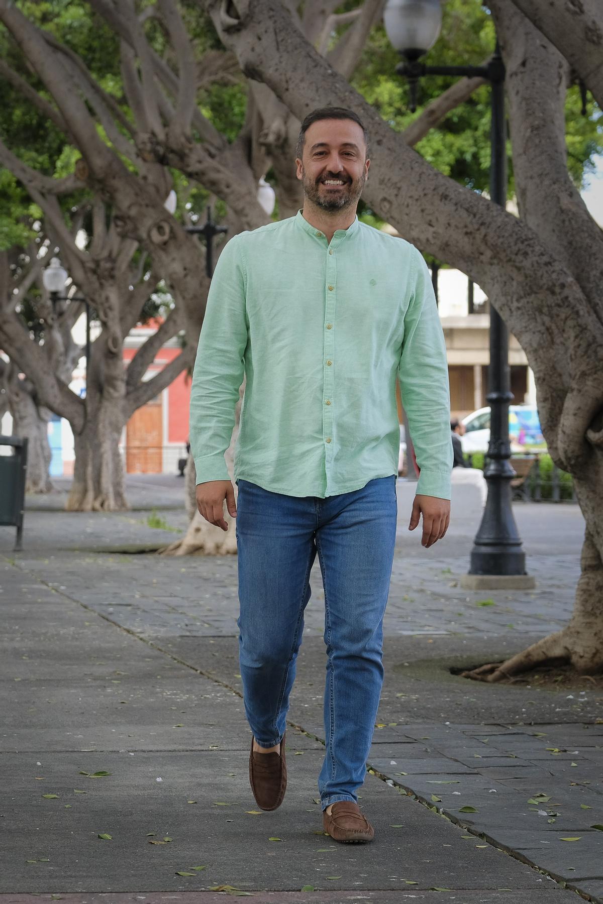 Juan Antonio Peña Medina, alcalde de Telde, en el parque Franchy Roca