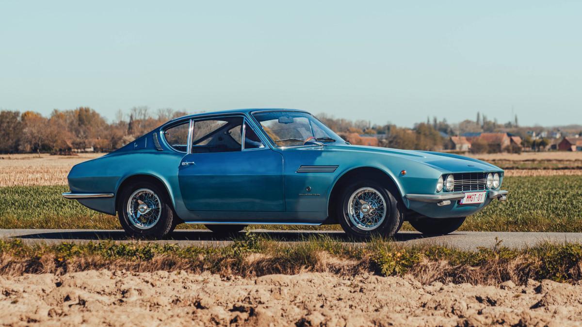Único en el mundo, el Meccanica Maniero 4700 GT se mueve entre 300.000 y 400.000 euros, con motor V8 y diseño firmado por Michelotti.