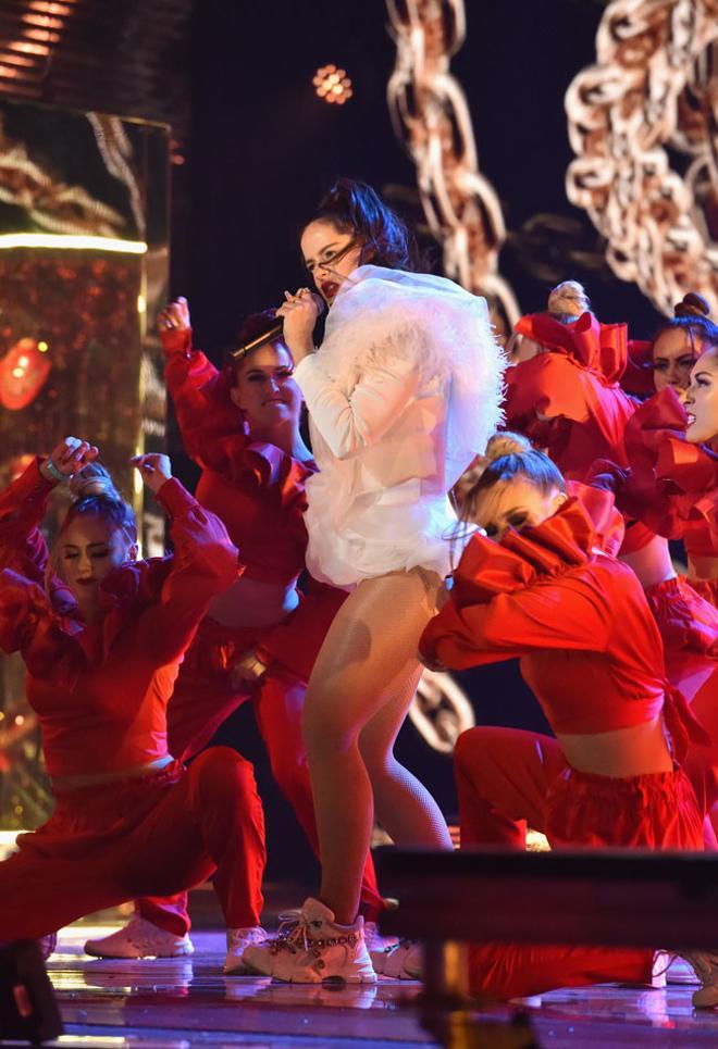 Rosalía con look de Palomo Spain en los Grammy Latinos