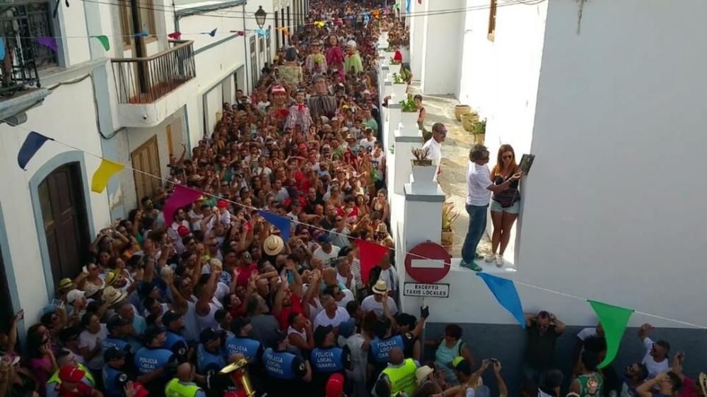 Agaete se llena de color en la rama en honor a Nuestra Señora de las Nieves