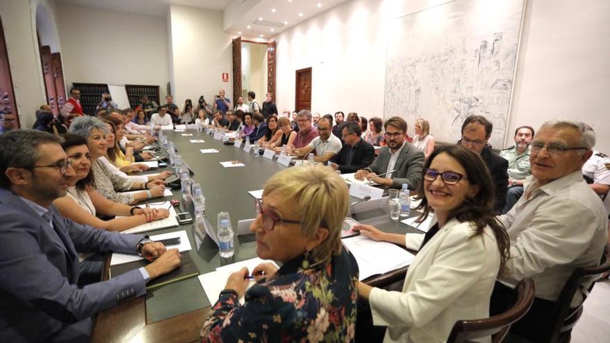 La comisión para coordinar el recibimiento, reunida esta tarde en València. Foto: Germán Caballero