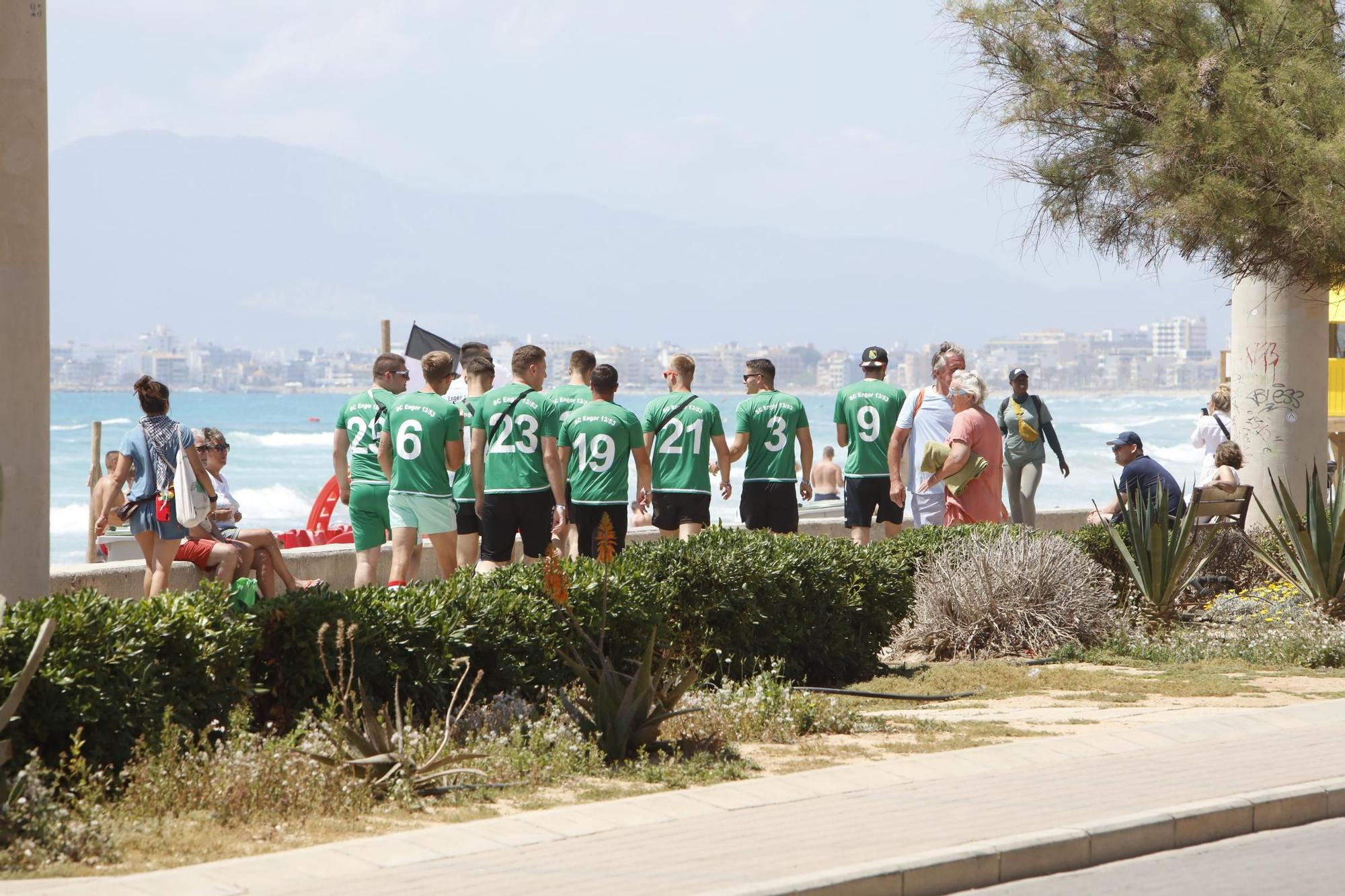 Ab zum Ballermann: Nach Saisonende nehmen Fußballer und Fans die Playa de Palma ein