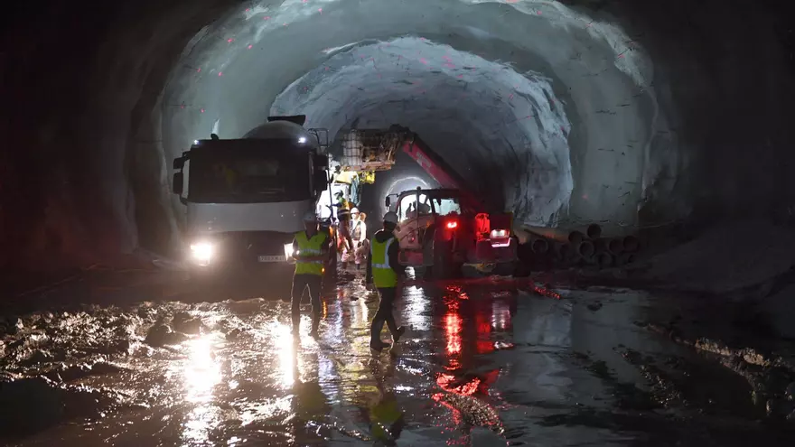 Finaliza la excavación de los tres túneles que darán acceso ferroviario al puerto exterior de A Coruña