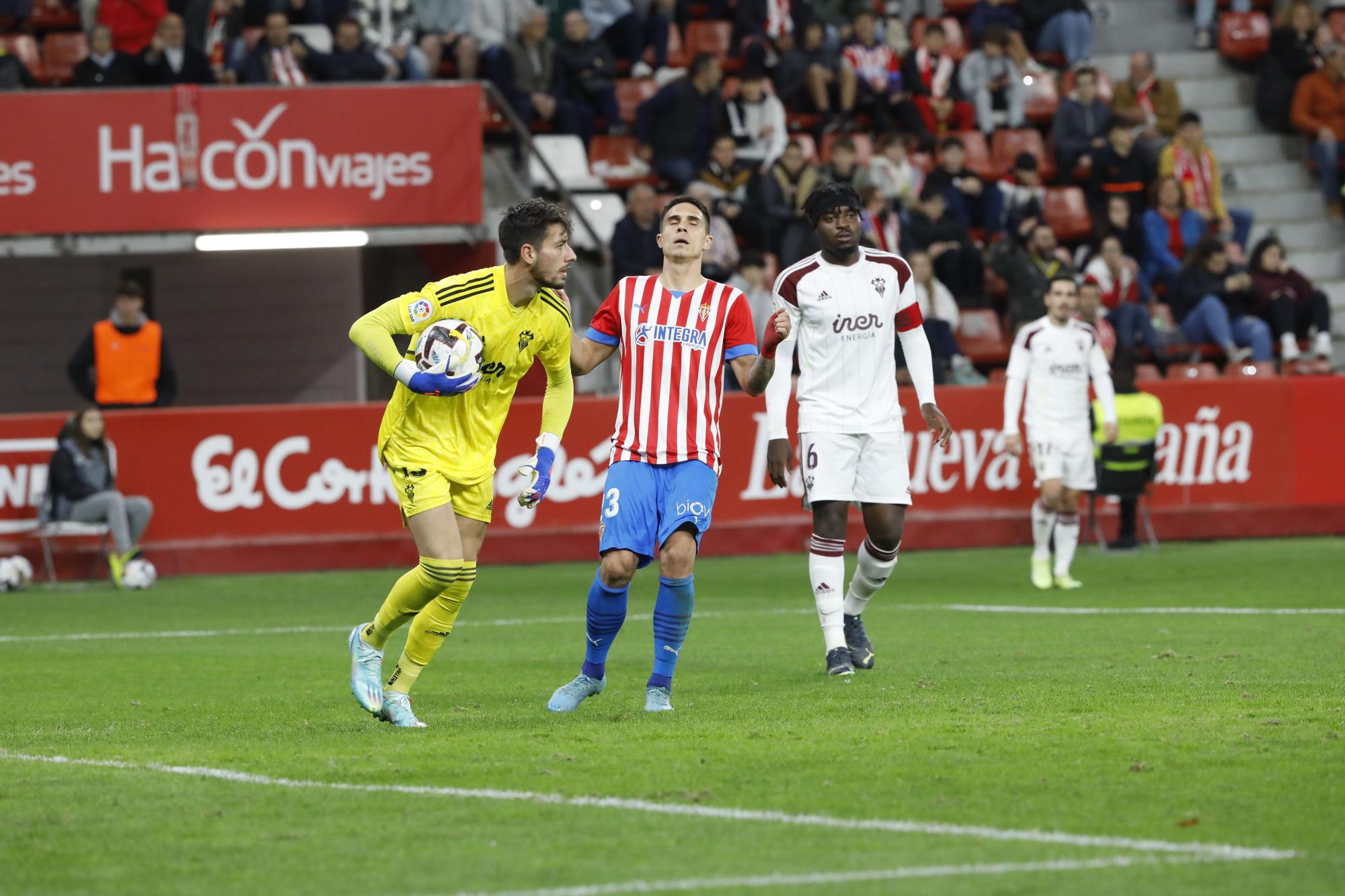 En imágenes: así fue el duelo entre Sporting y Albacete en El Molinón