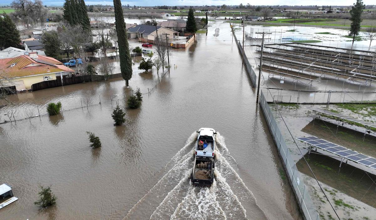 El diluvio en California causa al menos 14 muertos y obliga a evacuar a miles de personas