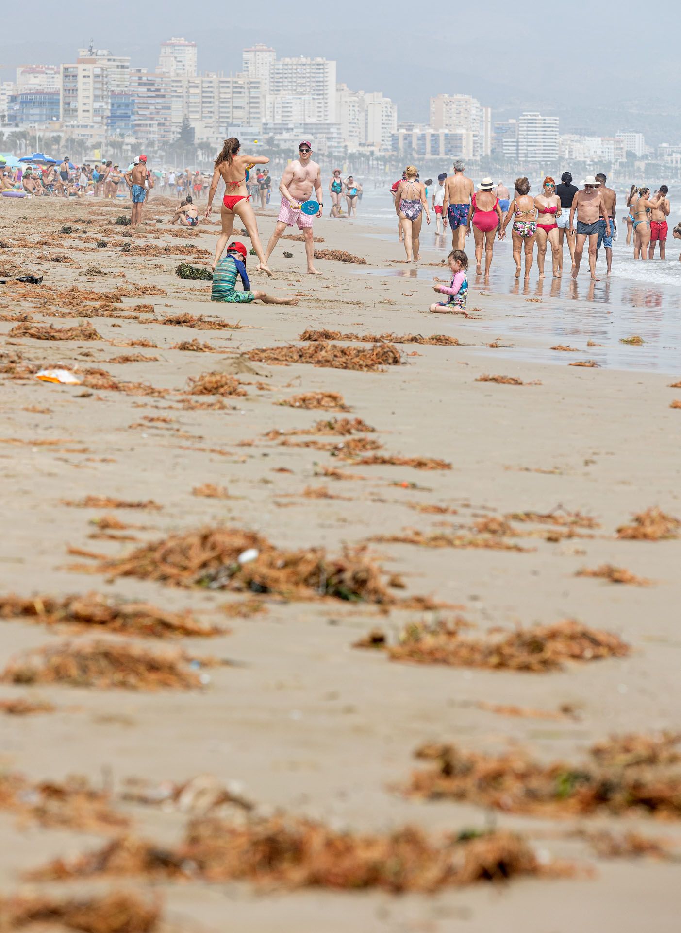 Los efectos del temporal continuan siendo visibles en Playa de San Juan