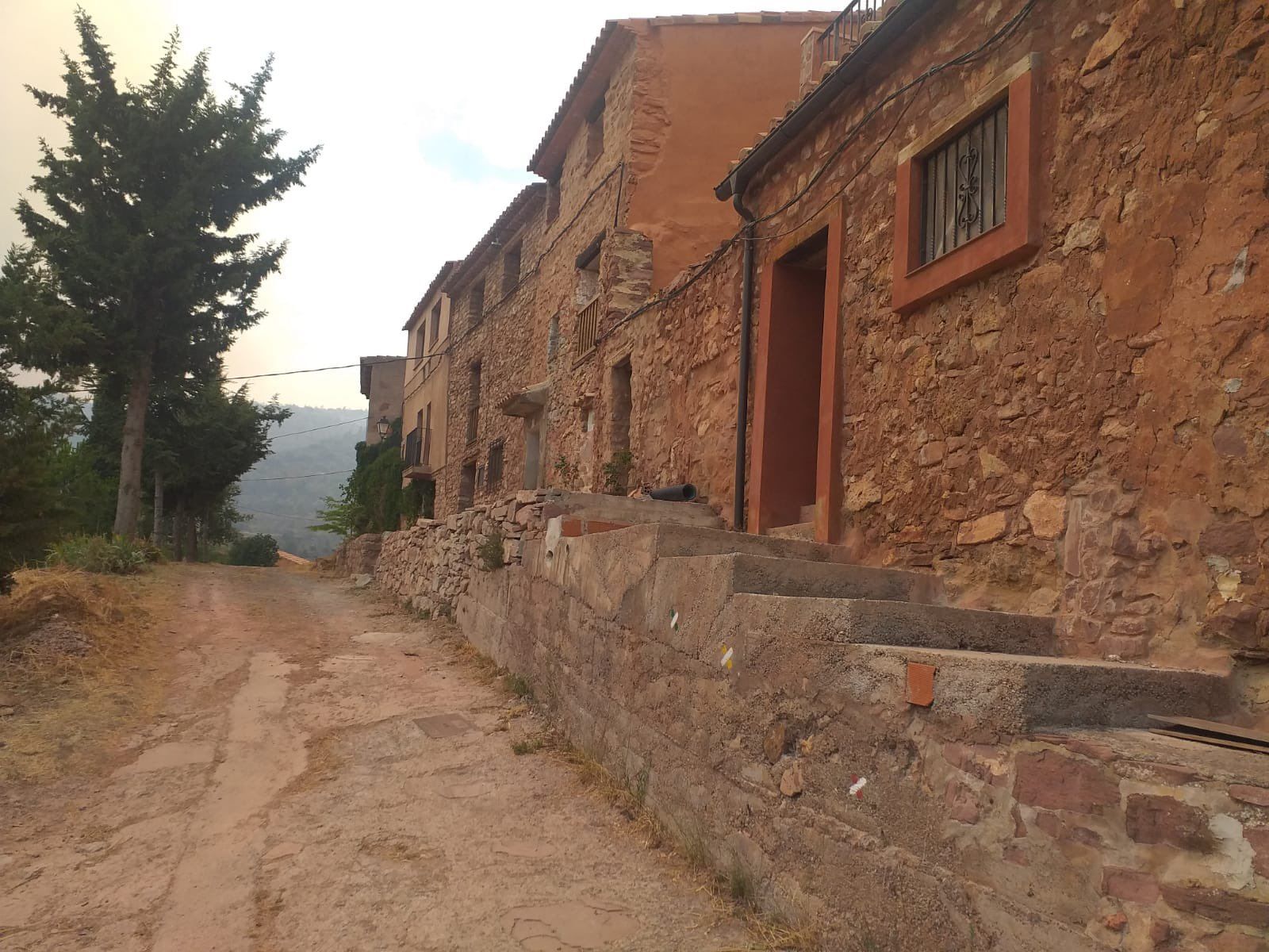 Así se encuentran las calles de Bejís tras ser evacuado por el incendio