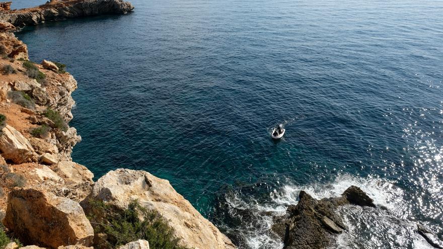 Fallece un hombre tras caer por un acantilado en Ibiza