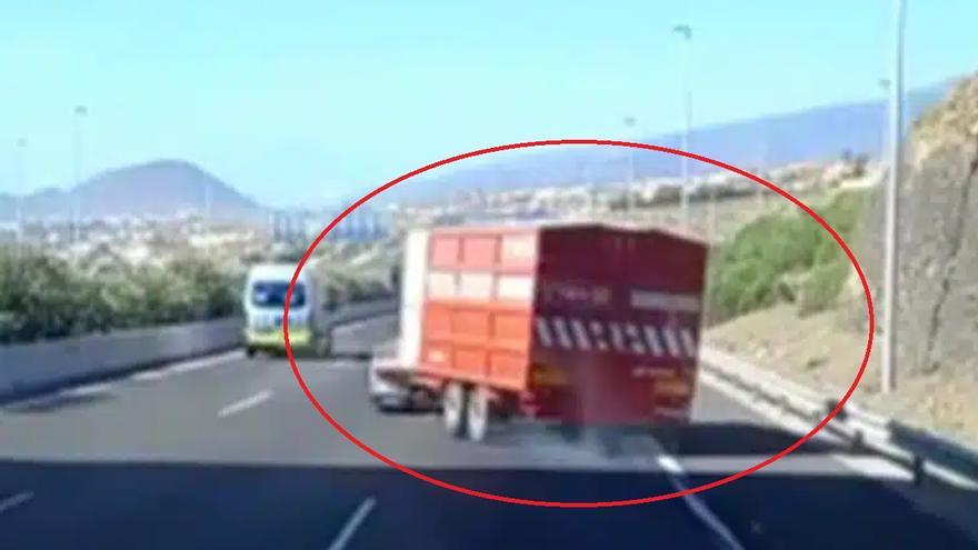 Conducción temeraria en Canarias: Un camión con un remolque estuvo cerca de causar una desgracia