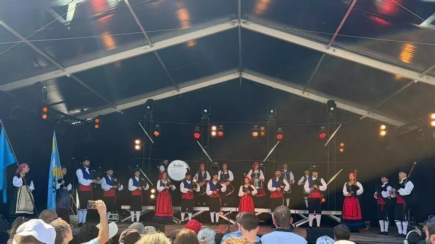 La Banda de Gaitas de la Casa de Asturias en Guadarrama hace historia en Lorient