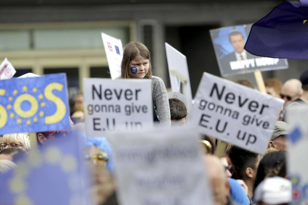 Miles de personas protestan en Londres contra el 'Brexit'