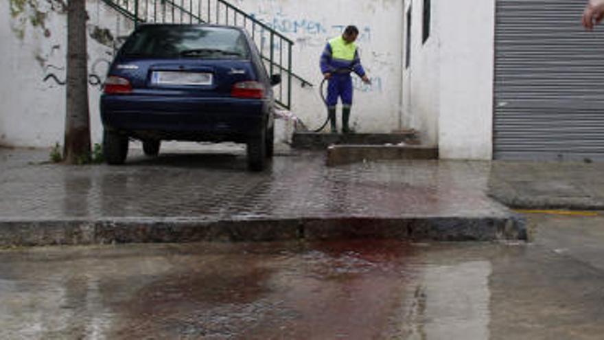 La mujer fue apuñalada por su ex pareja en plena calle de El Palo