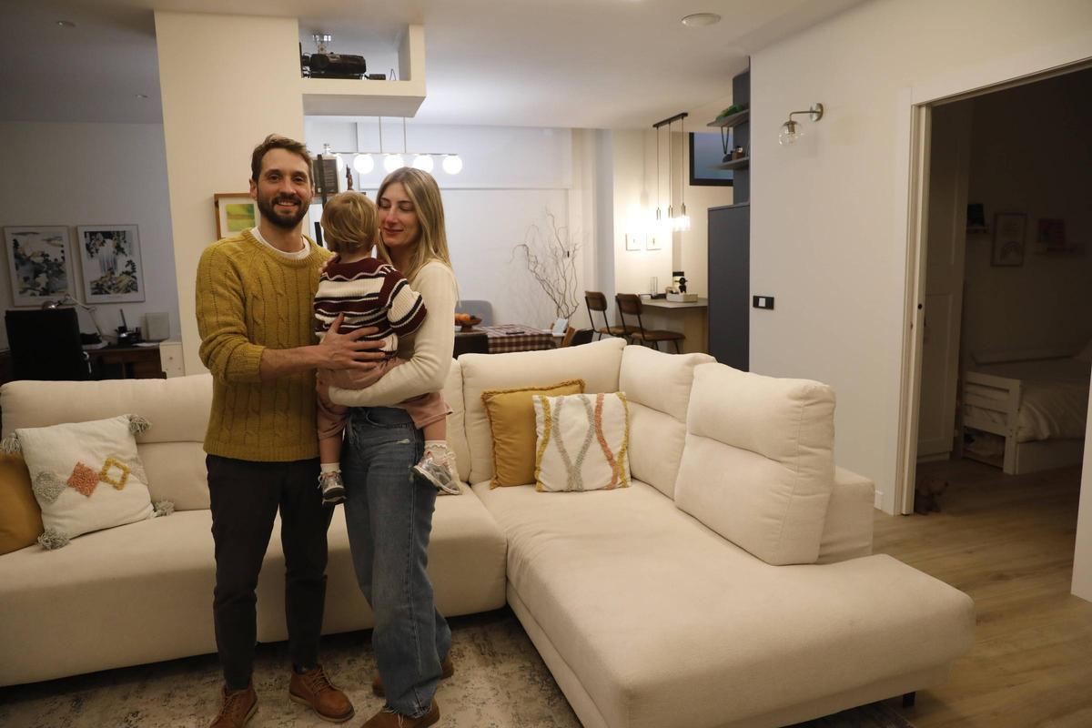 Los residentes de bajos comerciales convertidos en vivienda en Gijón, en imágenes