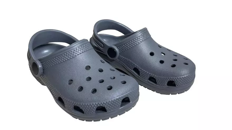 Así se fabrican las chanclas Crocs, no te lo vas a creer