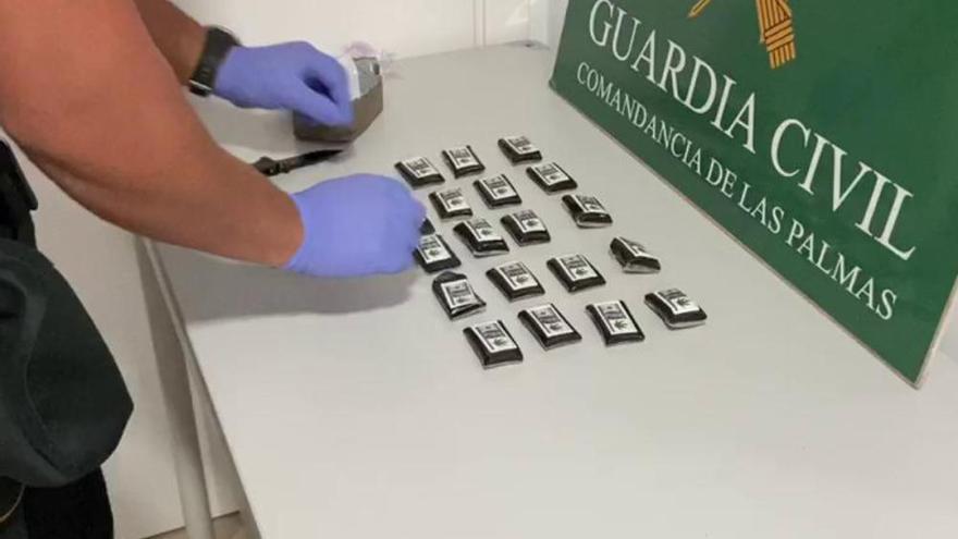 La Guardia Civil detiene a un hombre en la vía pública con más de medio kilo de hachís