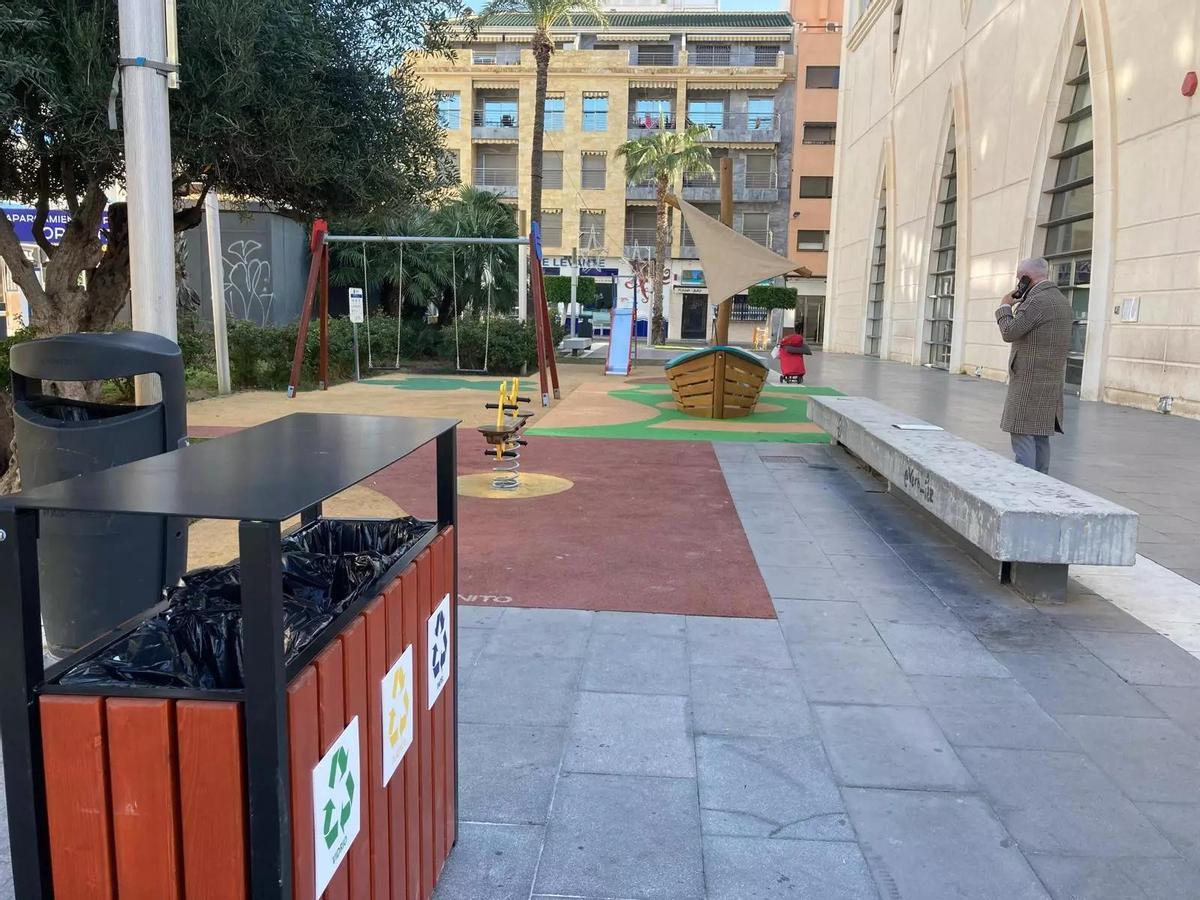 Los juegos infantiles de la plaza de Oriente se renovaron con la subvención para el centro comercial abierto
