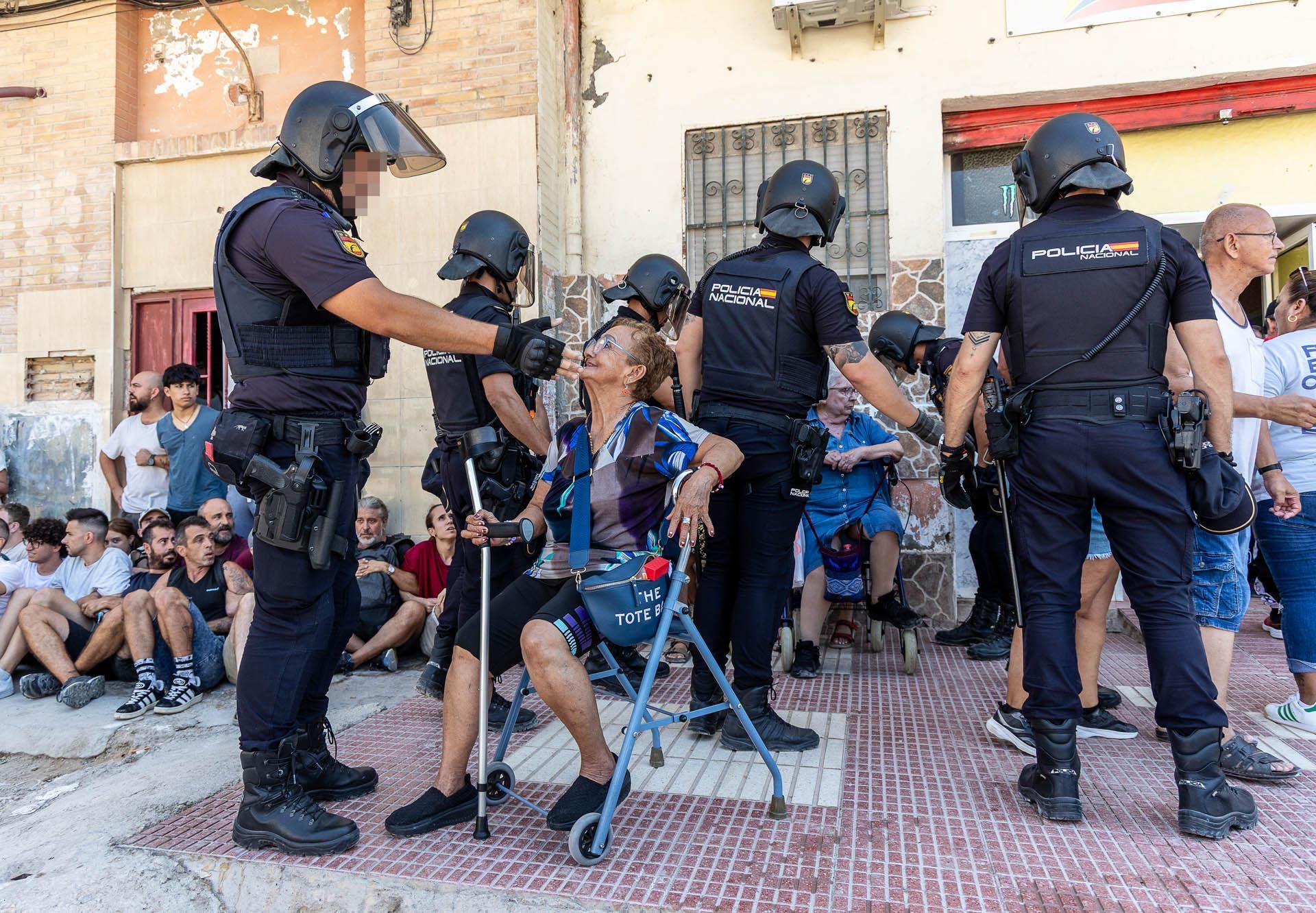 Desahucio en el barrio de Nou Alacant