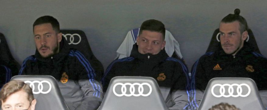 Hazard, Bale y Jovic, en el banquillo del Real Madrid.