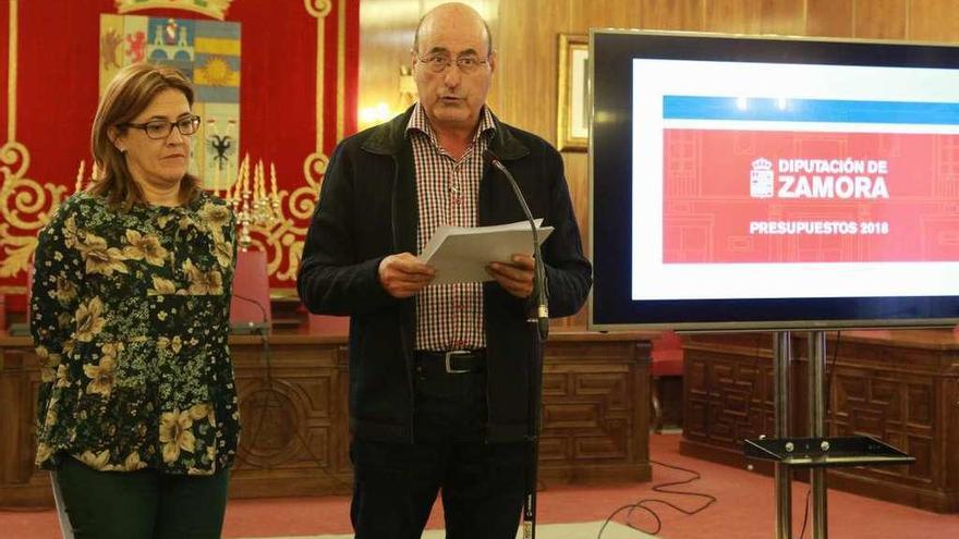 Mayte Martín Pozo y Antonio Iglesias presentan el presupuesto.