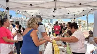 Peñíscola conquista el paladar de sus turistas con 2.000 'pastissets' y 15 litros de moscatel