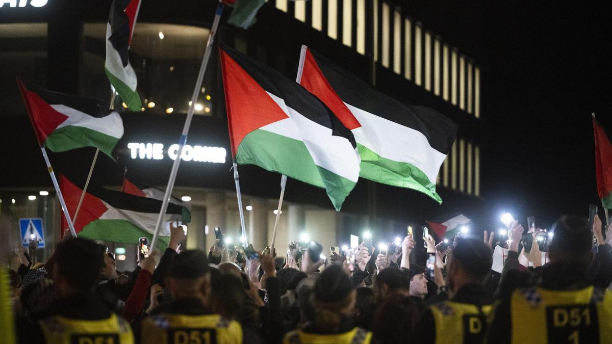 Pro-palästinensische Demonstrierende während einer Demonstration gegen die Teilnahme Israels am 68. Eurovision Song Contest (ESC) in Malmö.