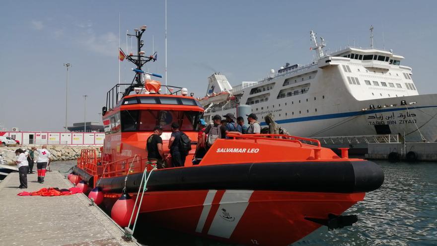 Rescatan a 13 personas a bordo de una patera a cinco millas de Sierra Helada en Benidorm