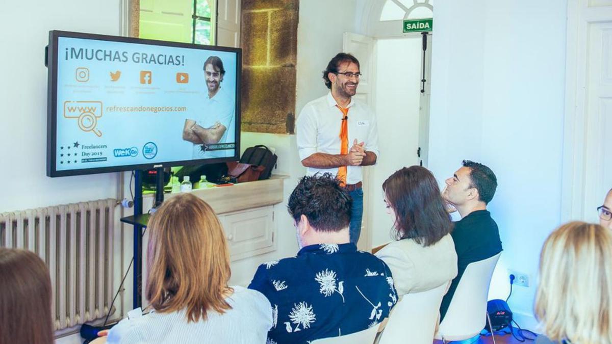 Clase en una de las aulas del ‘coworking’ de Arenaza.   | // L.O.