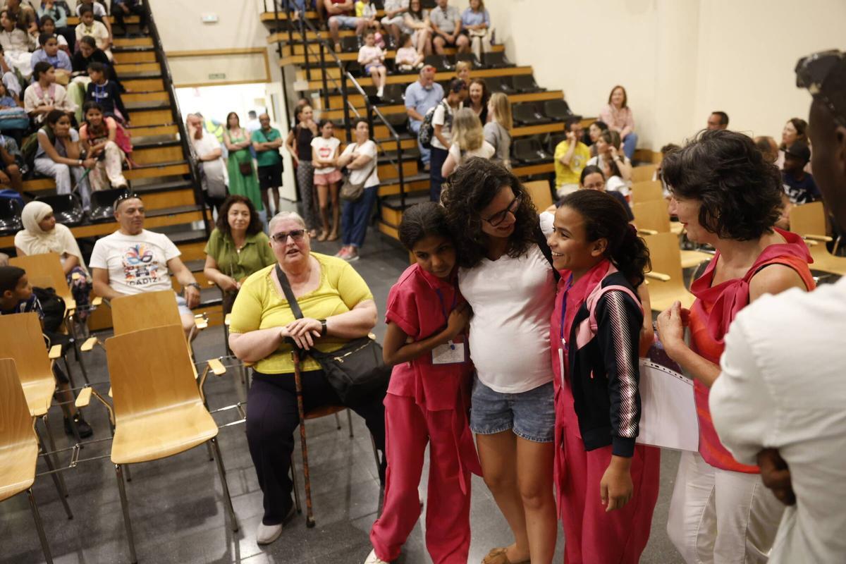 Recepción en Avilés de los niños saharauis del programa Vacaciones en paz