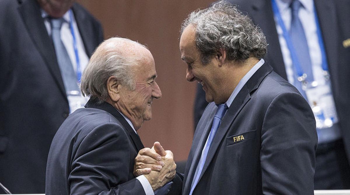 Michel Platini i Joseph Blatter, el 29 de maig, durant un congrés de la FIFA a Zuric.