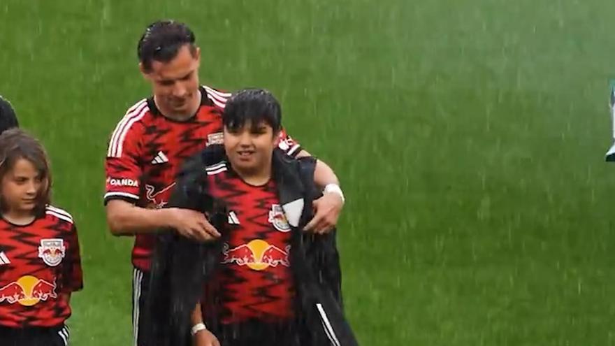 El bonito gesto del delantero del New York Red Bulls que está dando la vuelta al mundo