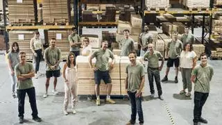 Muebles con memoria: el Ikea vasco sortea 35 piezas con "cicatrices" del bosque por 0,13 euros