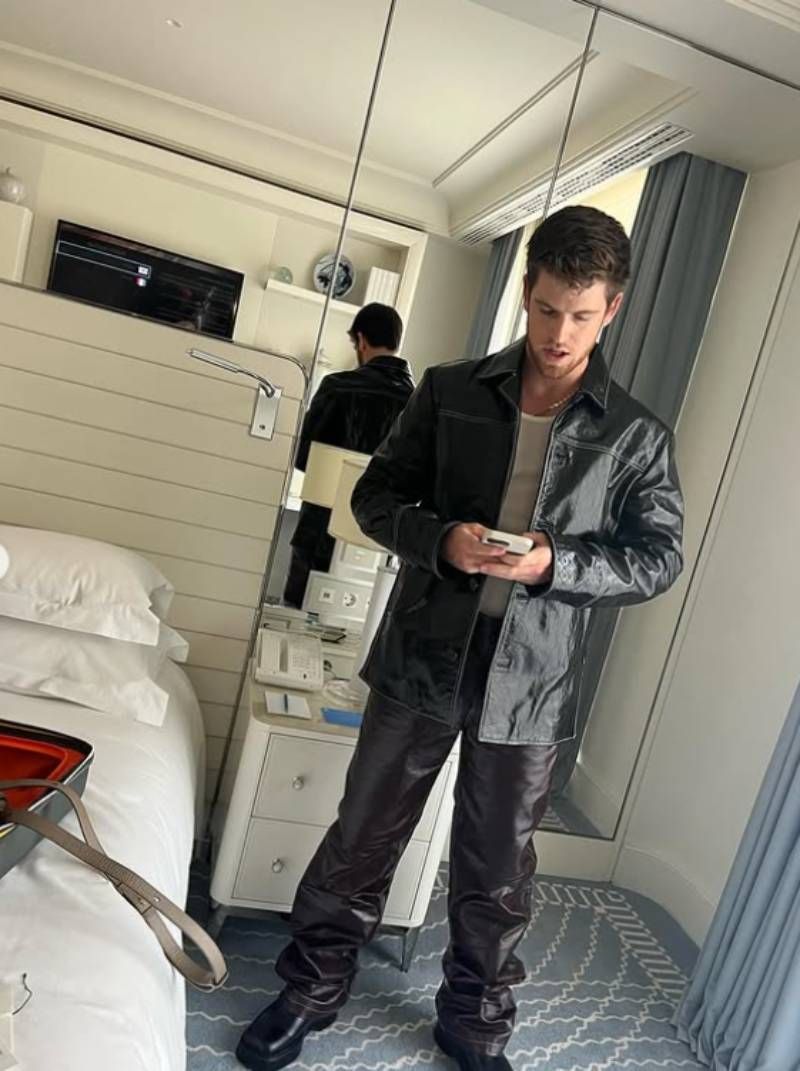 Con muchísima luz natural y colores neutros, así son las habitaciones de Miguel Bernardeau