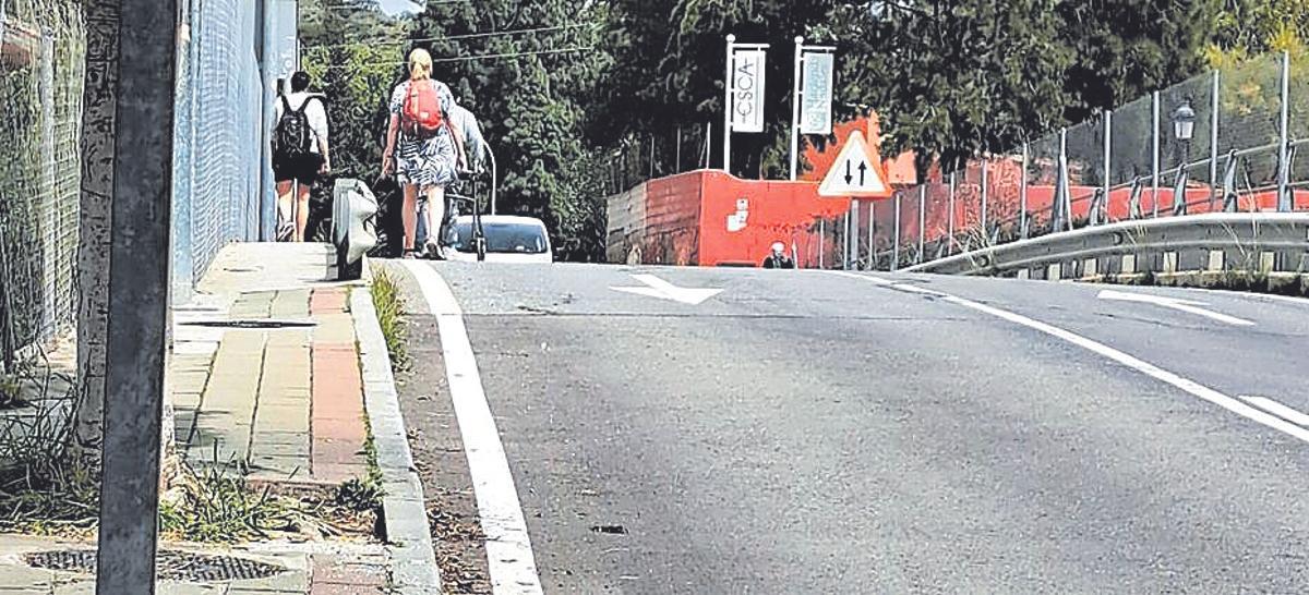 Piden una solución para este puente no apto para todos los peatones.