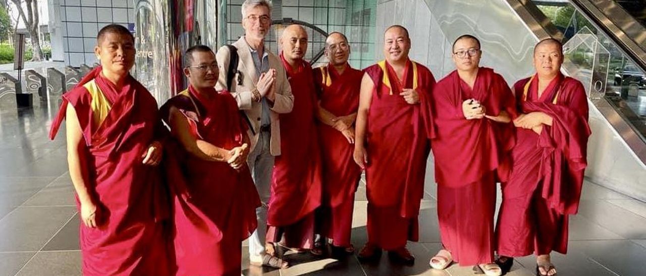 Miembros de la Fundación Lumbini Garden en el foro hispano-chino celebrado en Madrid.