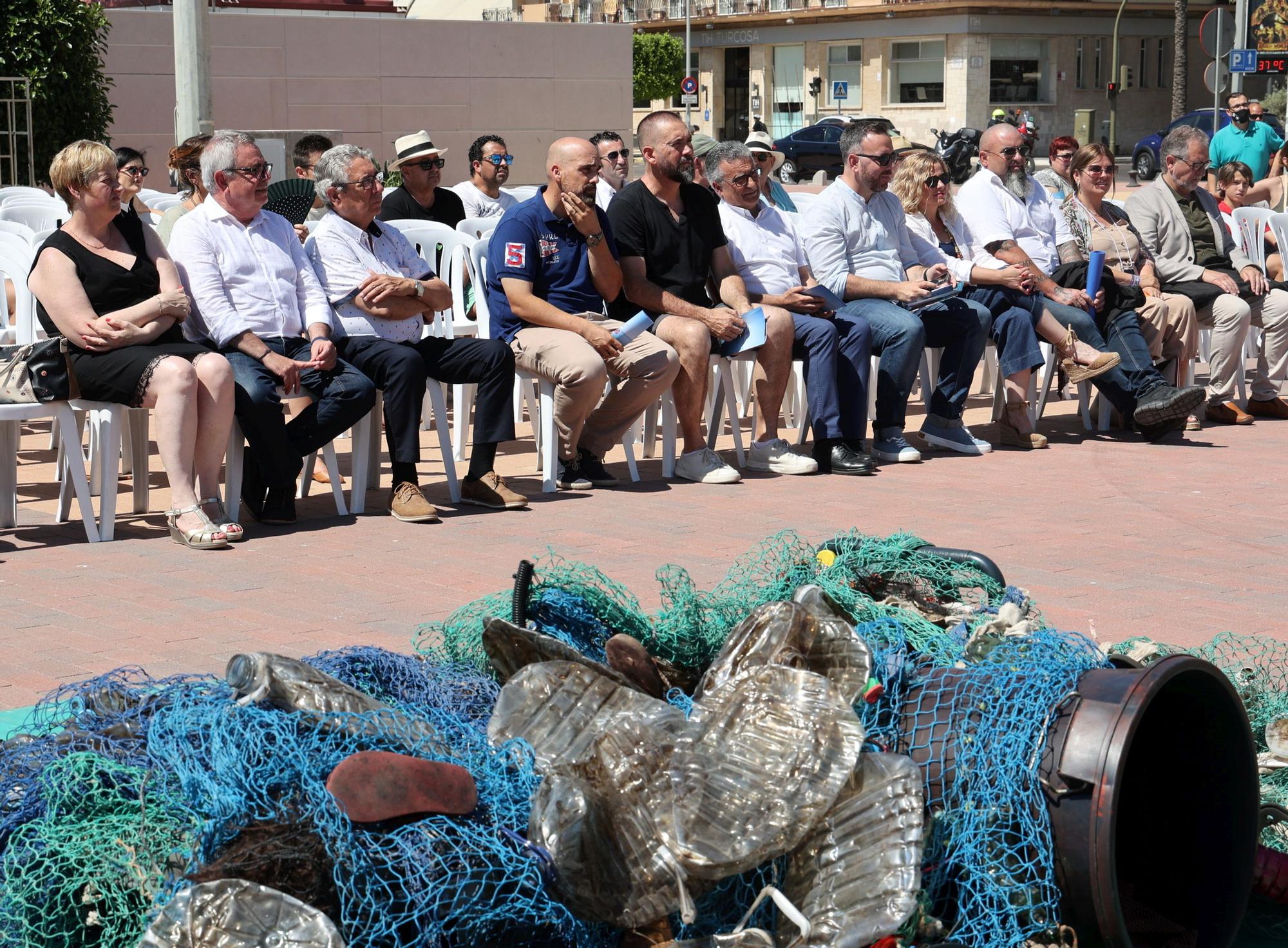 Campaña de concienciación sobre residuos marinos en el Grau