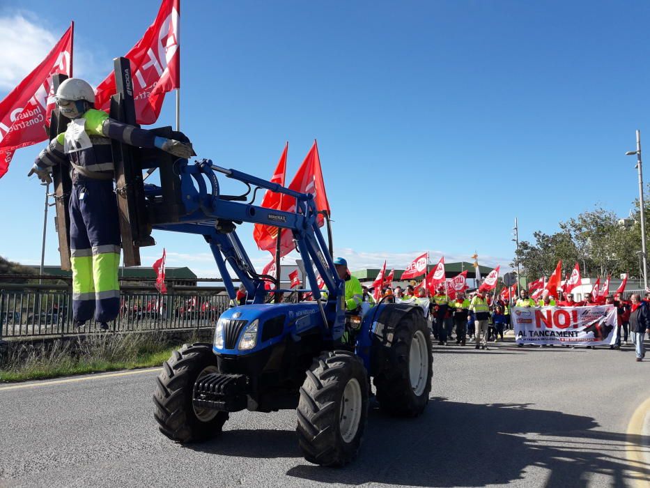 Cerca de 500 personas participan en Lloseta en la marcha contra el cierre de Cemex