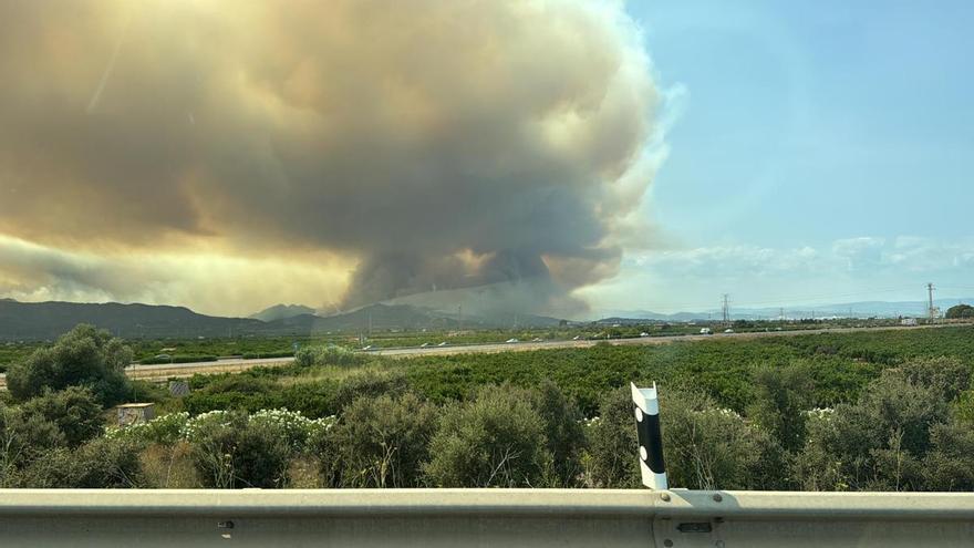 Esclarecedoras imágenes de como el paso del incendio modificó las condiciones climáticas a su paso por la Vilavella