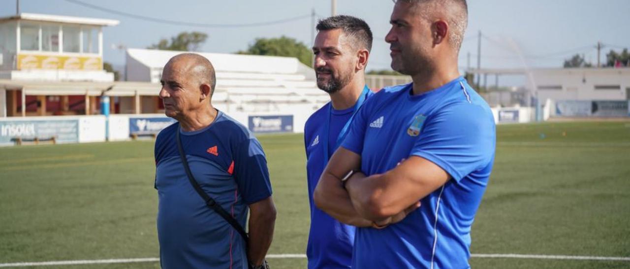 Míchel Alonso, en el centro de la imagen, en un entreno. | P.T./SDF