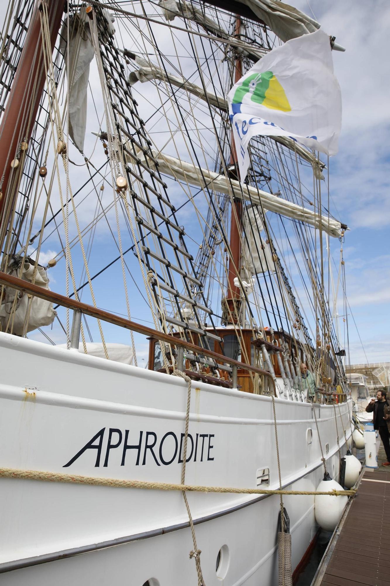 Así es el Aphrodite, el velero de lujo atracado en Gijón (en imágenes)