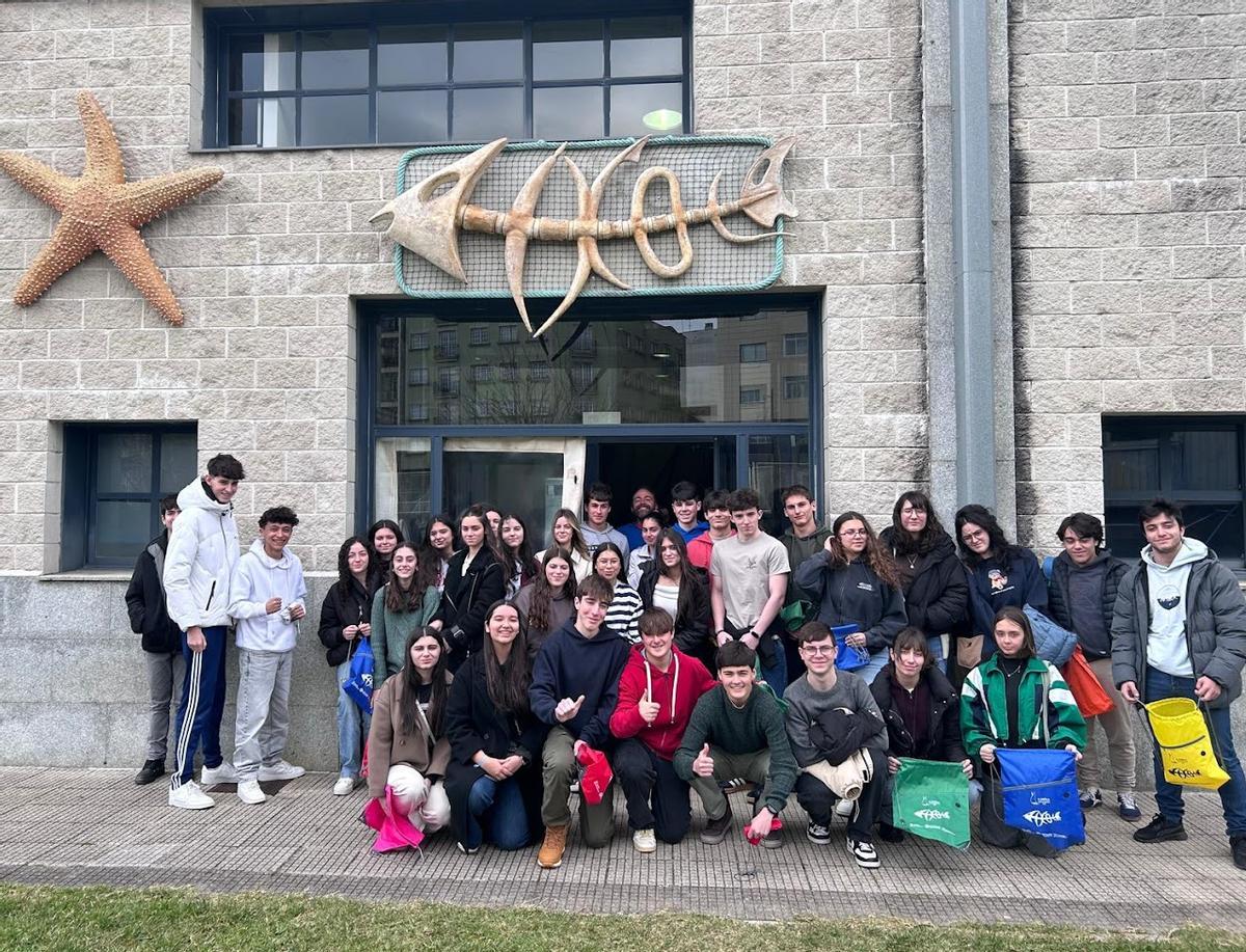 Alumnado del IES A Basella durante una de las actividades del programa.
