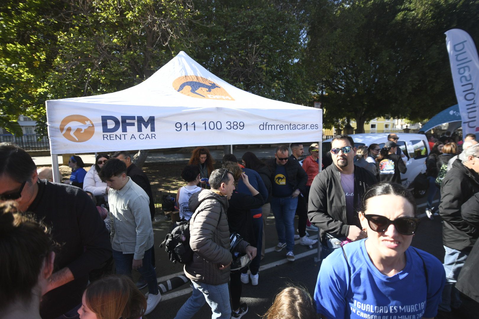 Imágenes de ambiente de la Carrera de la Mujer de Murcia