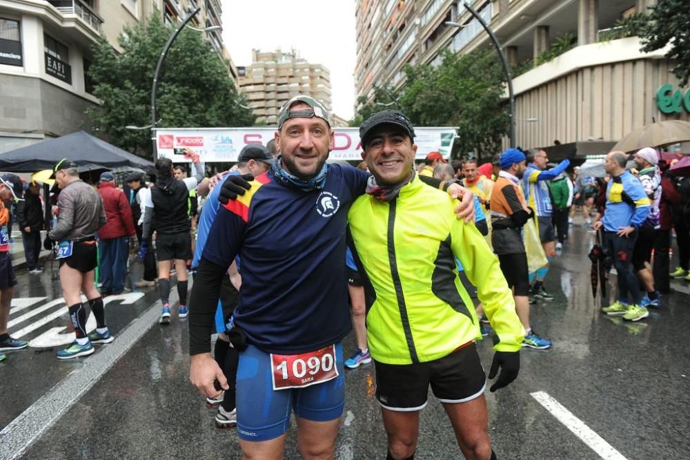 Ambiente y salida de la Maratón y Media Maratón de Murcia