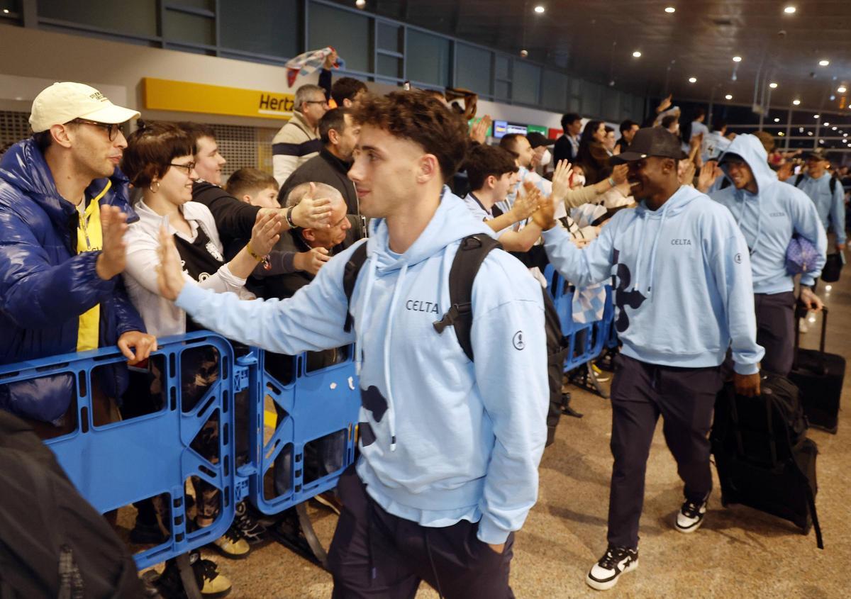 La llegada del Celta a Peinador tras la victoria ante el Olympique de Lyon
