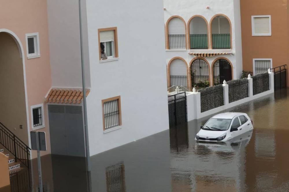 Torrevieja amanece con las calles inundadas
