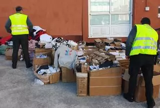 Detienen en Vimianzo a un vecino de Arteixo con que transportaba 694 prendas de marca falsificadas